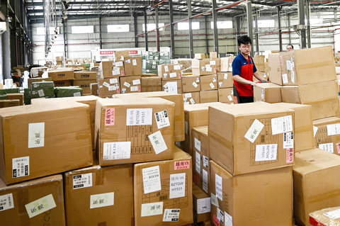 Lần theo 10.000km hàng Trung Quốc vào Việt Nam: Đang có nhiều giải ...