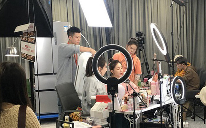Mánh khóe livestream bán hàng của các shop online